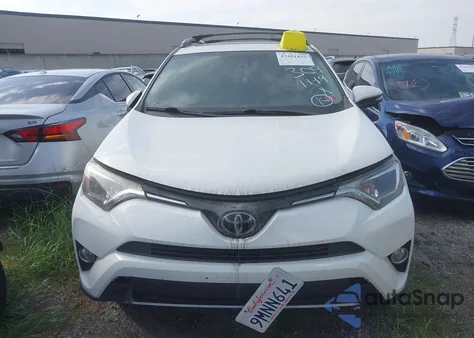 2018 Toyota Rav4 Xle z USA, uszkodzony, nr VIN JTMRFREV4JJ738040